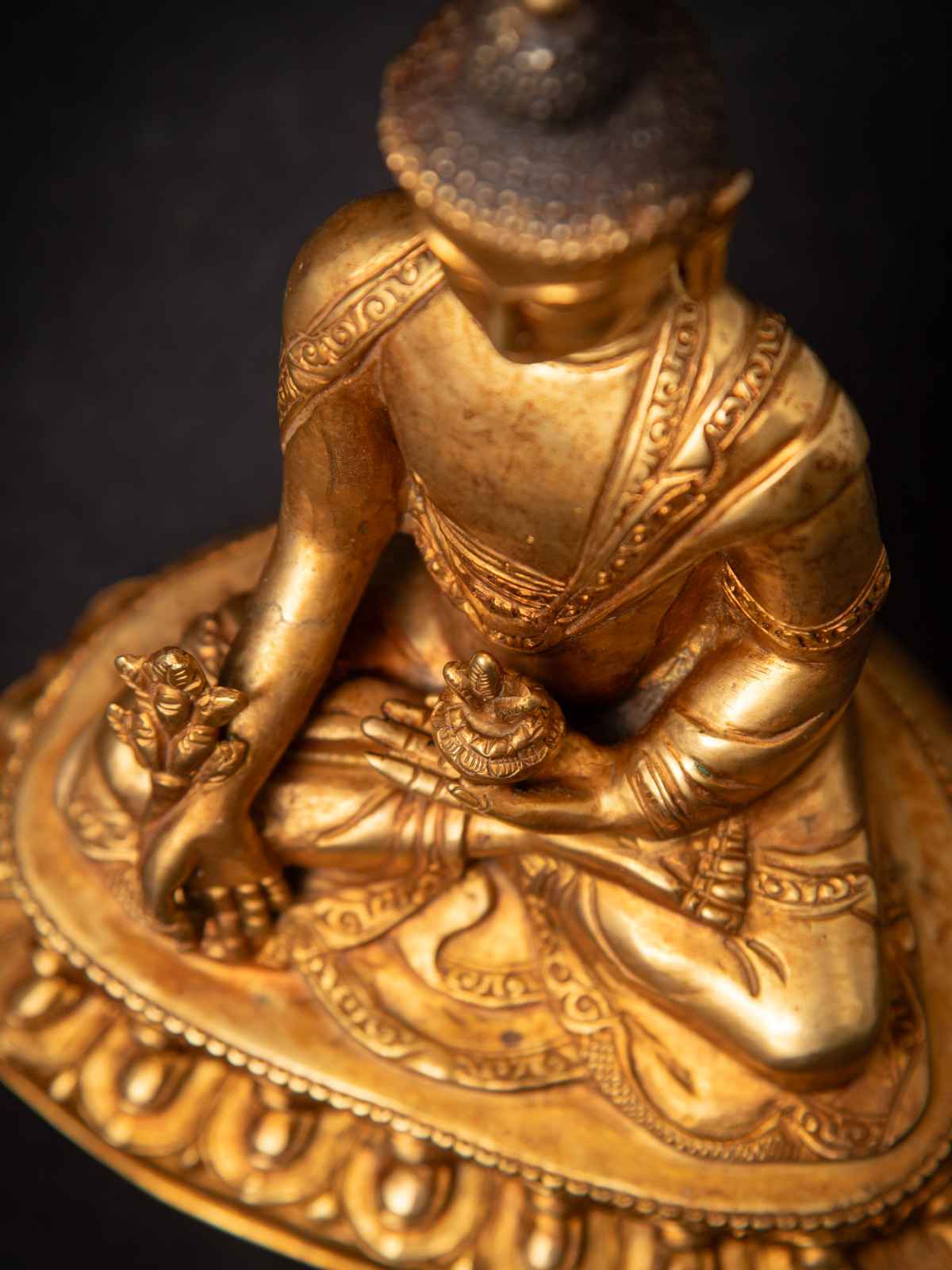 Golden_buddha_statue_3840-40-23.jpg