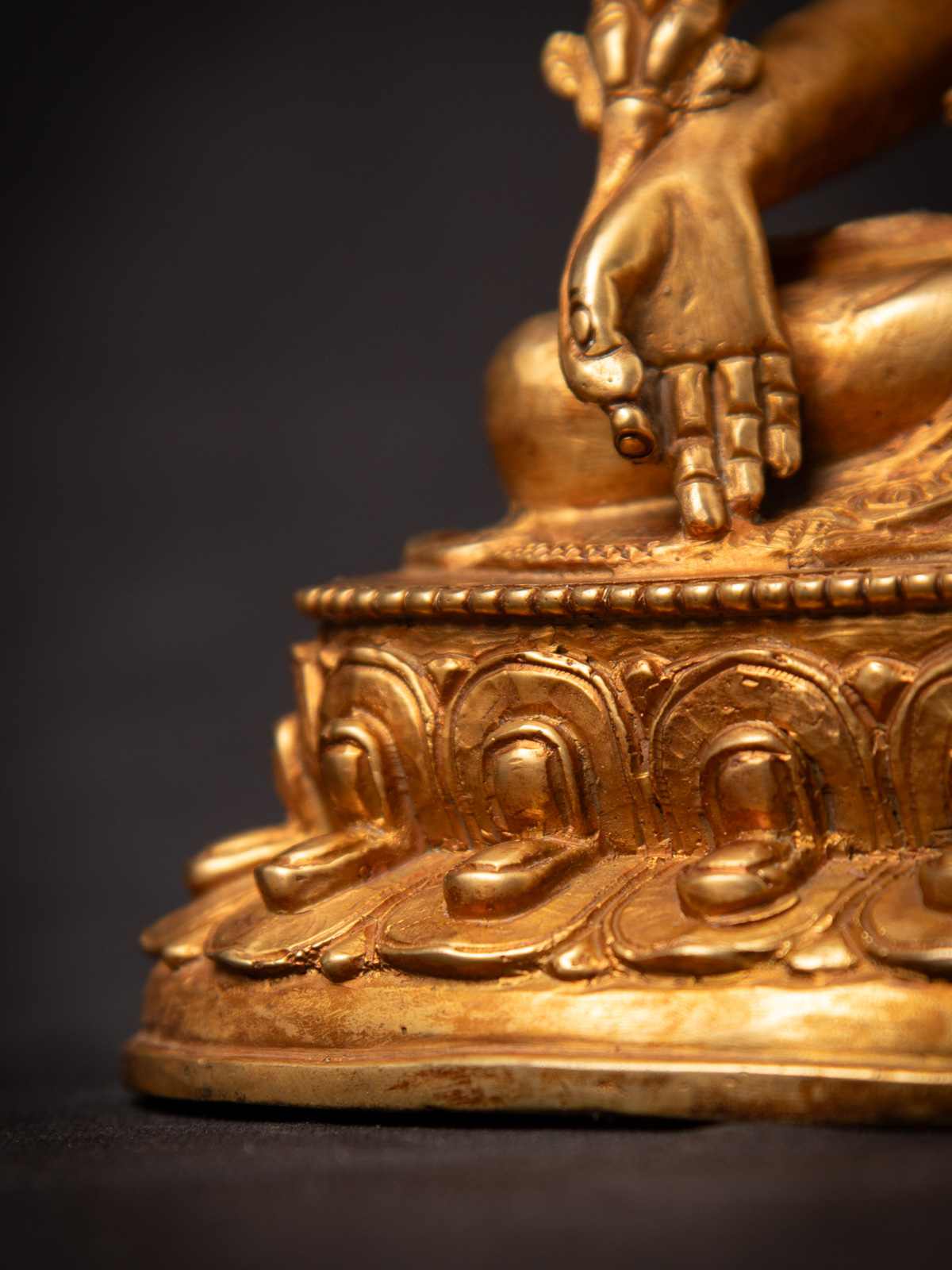 Golden_buddha_statue_3840-40-22.jpg