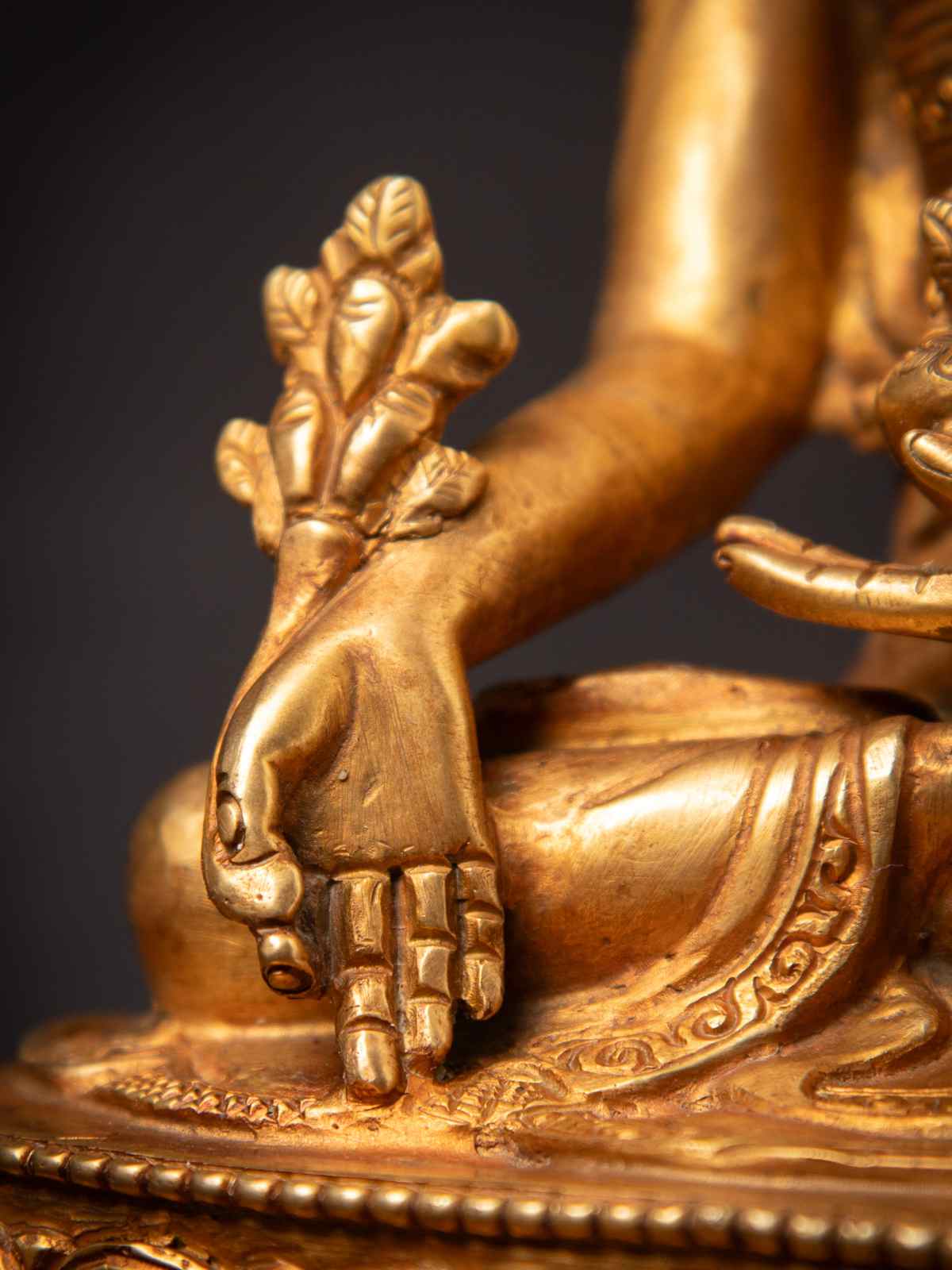 Golden_buddha_statue_3840-40-19.jpg