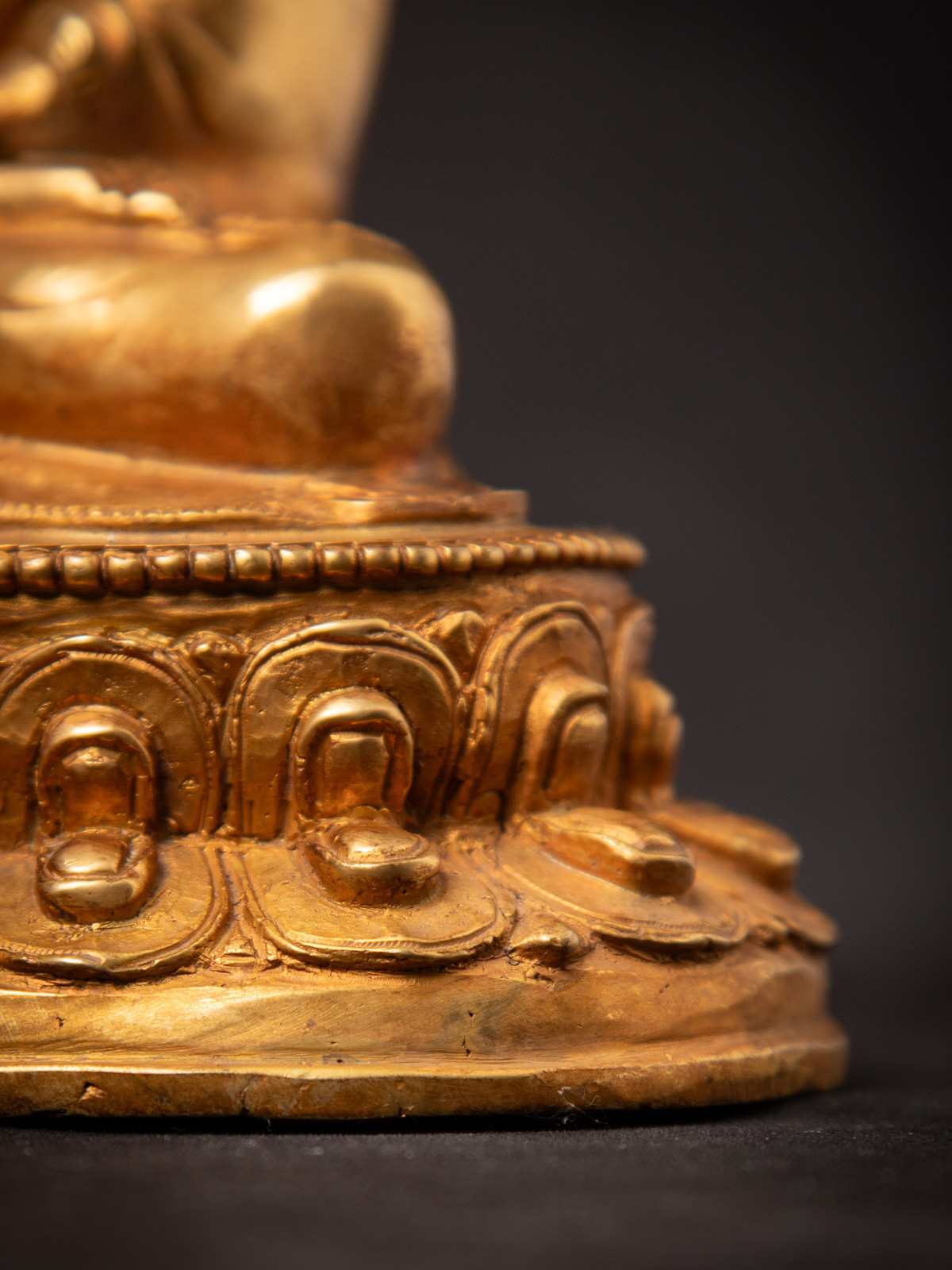 Golden_buddha_statue_3840-40-21.jpg