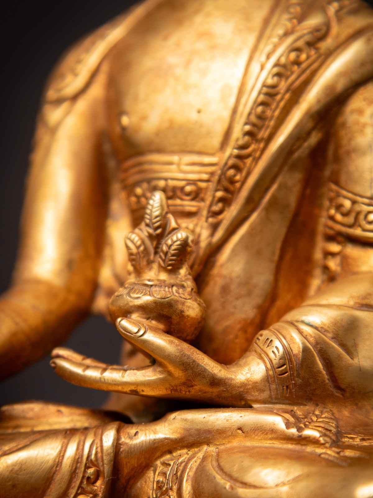 Golden_buddha_statue_3840-40-18.jpg