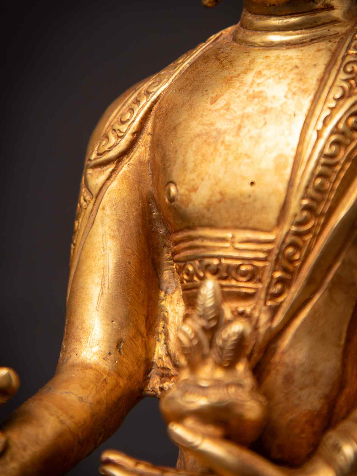 Golden_buddha_statue_3840-40-16.jpg