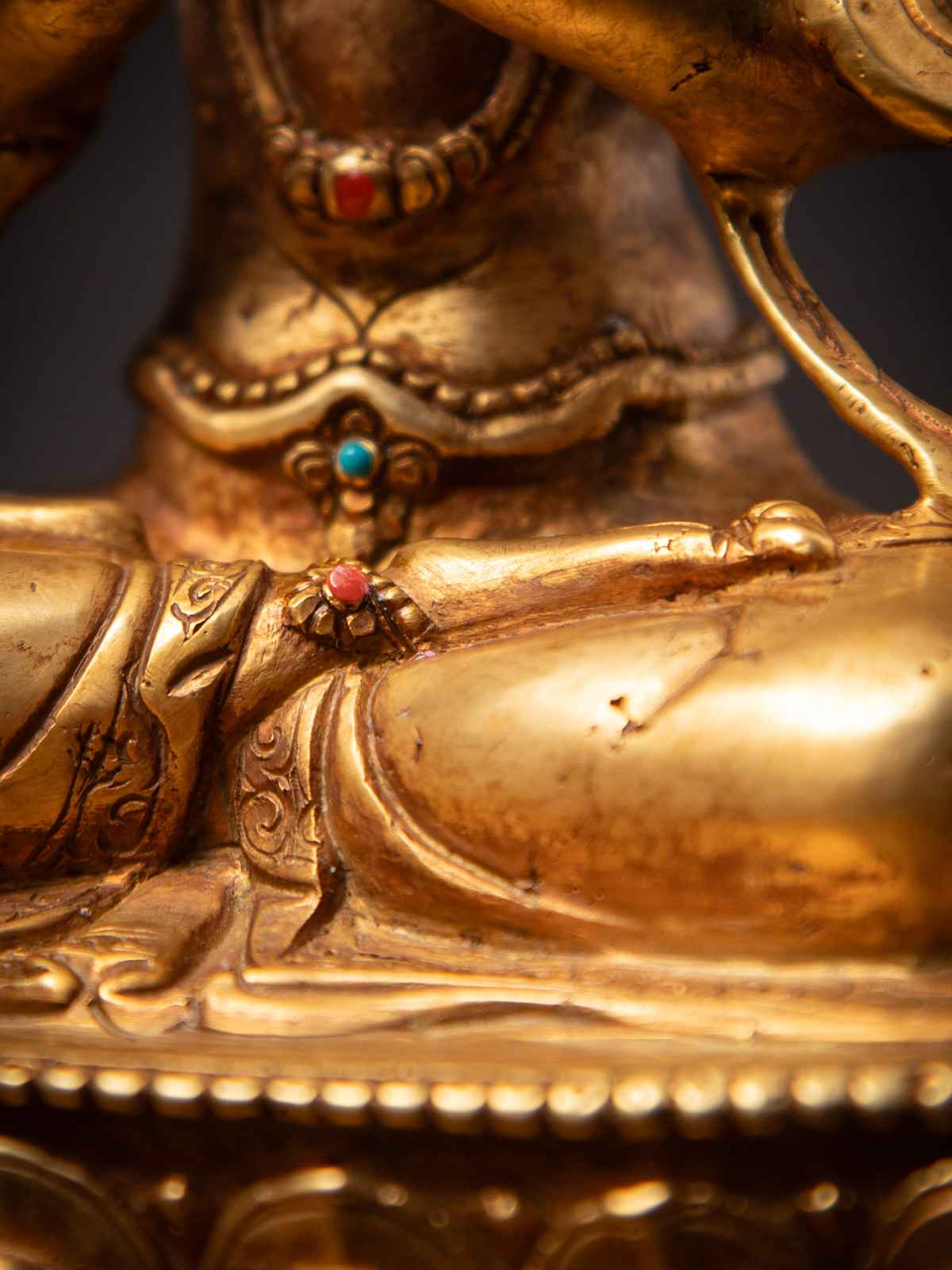 golden_buddha_statue_3840-118-19.jpg