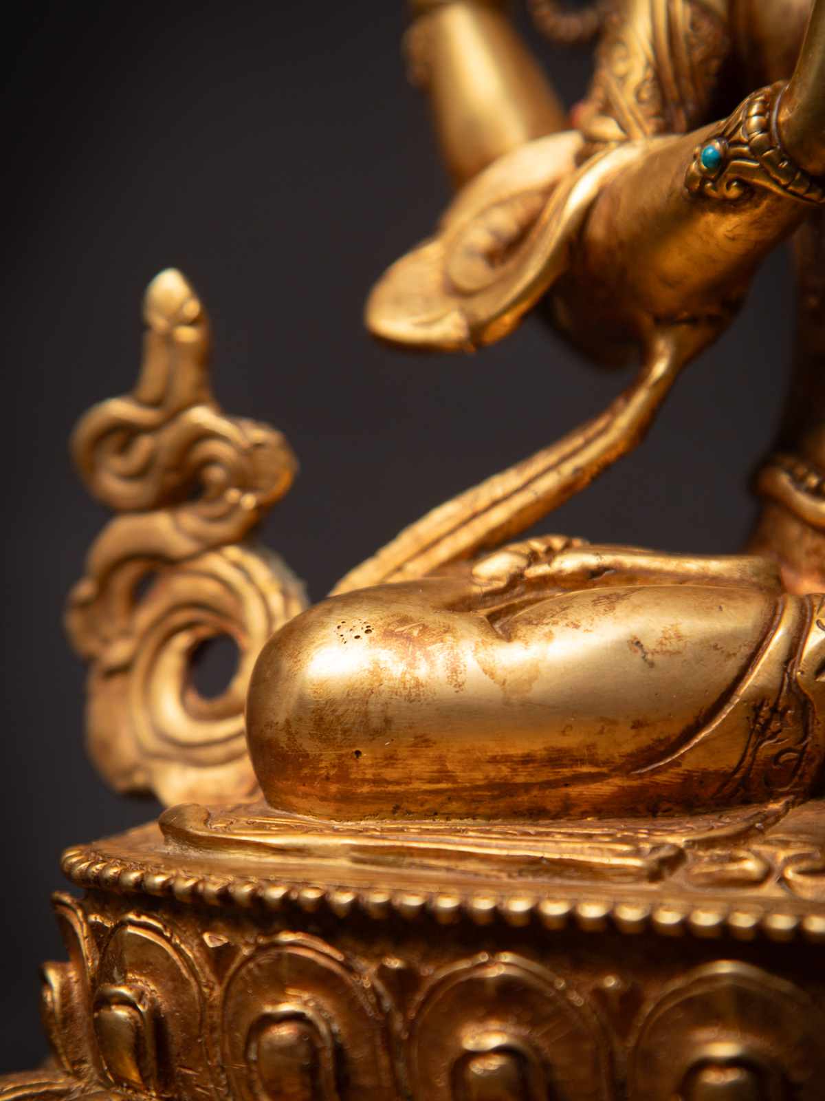 golden_buddha_statue_3840-118-21.jpg